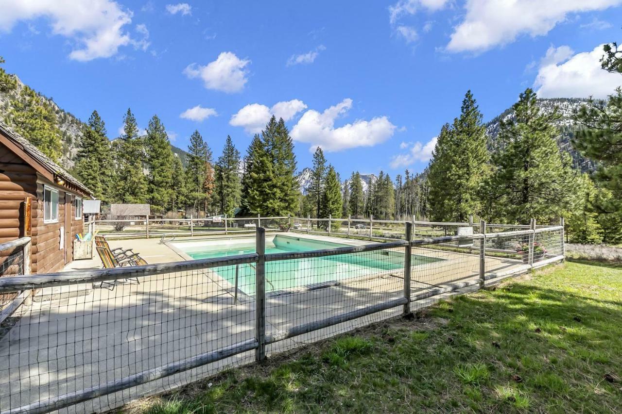 Sawtooth Lodge Stanley Екстер'єр фото