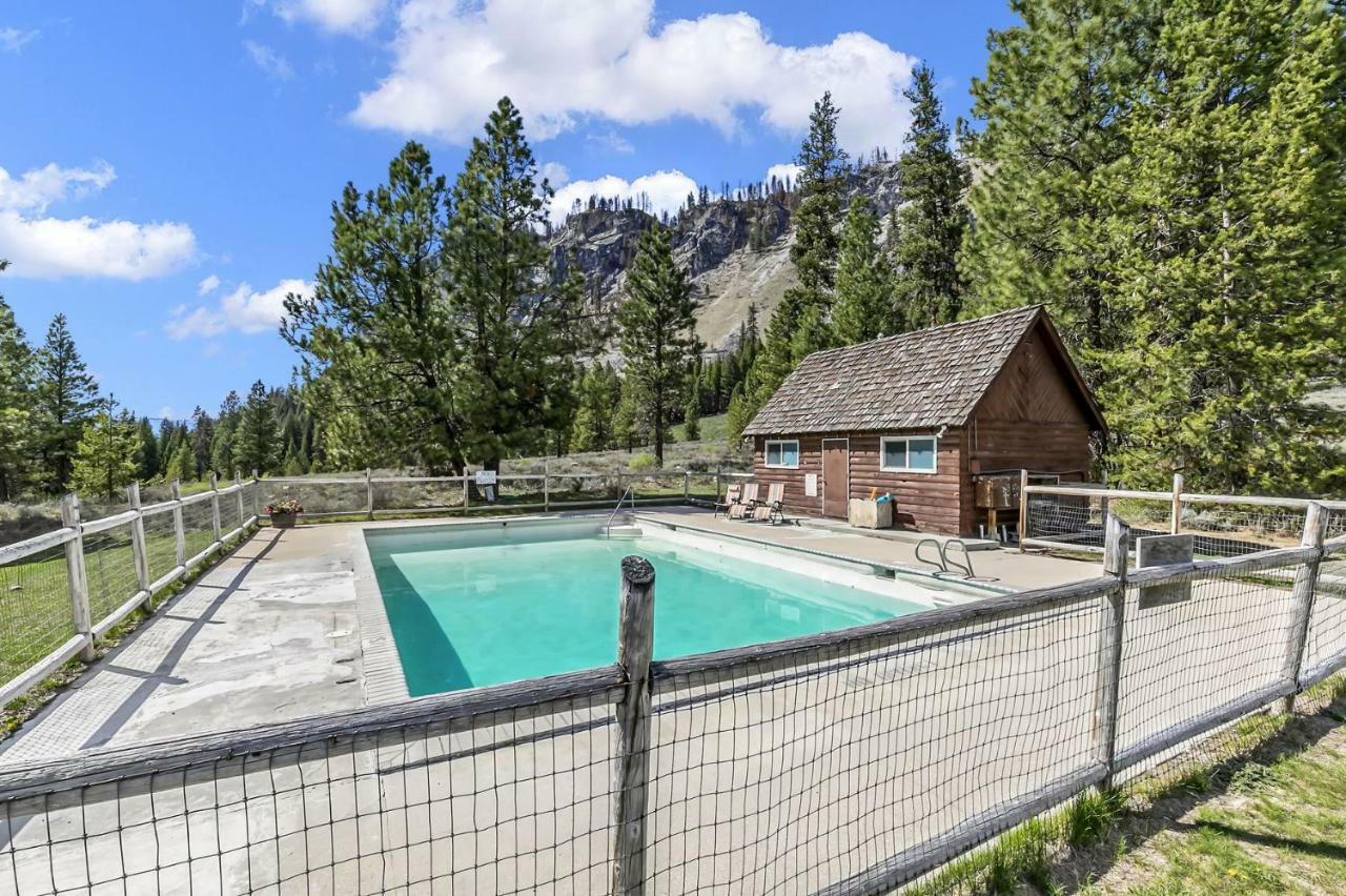 Sawtooth Lodge Stanley Екстер'єр фото